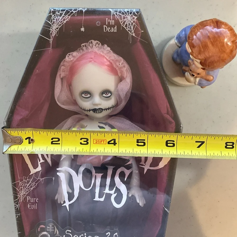 Living Dead Dolls Series 28 Sweet 16 Party Tina Pink RARE